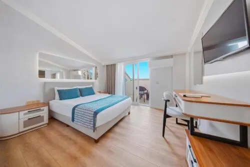 Q ELLA BEACH SIDE 4*